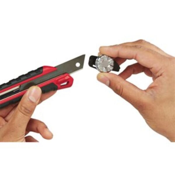 CUTTER 18 MM. RUEDA BLOQUEO MWK - Imagen 2